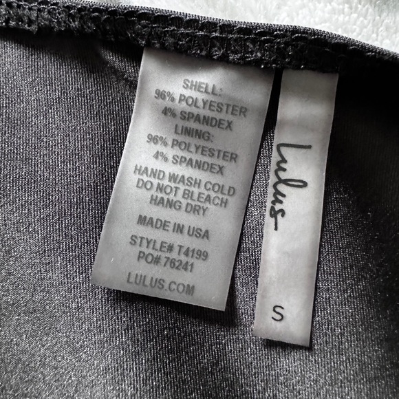 LULU’S Tie-Front Long Sleeve Crop Top Satin Like Finish Size Small Black - Picture 6 of 7